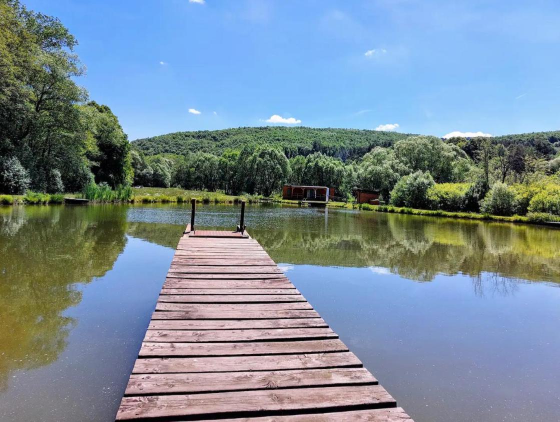 Dom Na Jazere Villa Pliešovce Exteriör bild